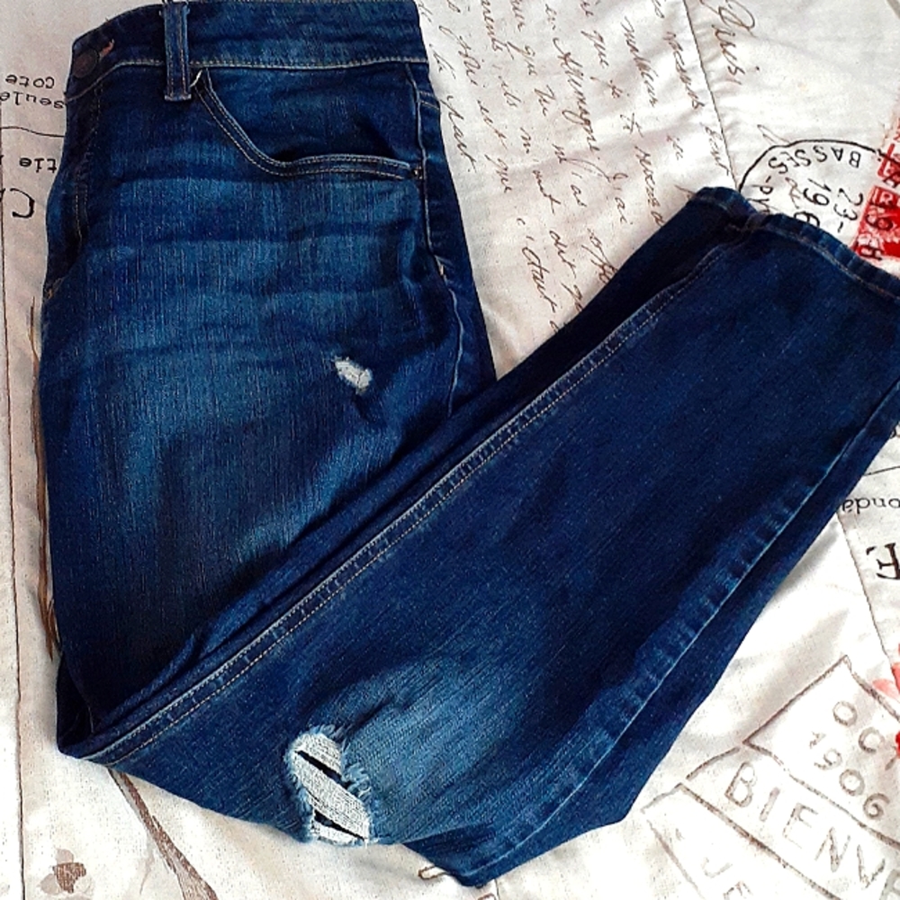 Ripped skinny jeans
